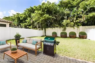 8797 Madrid Cir, Naples, FL 34104 - Photo 25