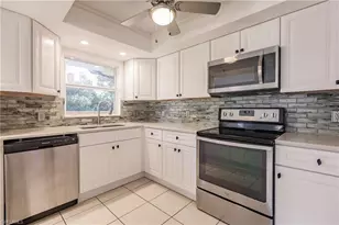 217 Yorkshire Ct, Naples, FL 34112 - Photo 13