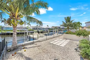 1048 Cottonwood Ct, Marco Island, FL 34145 - Photo 35