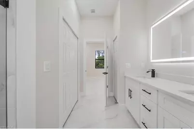 915 Anthony St E, Lehigh Acres, FL 33974 - Photo 9