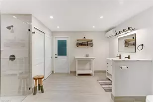 982 13th St N, Naples, FL 34102 - Photo 15