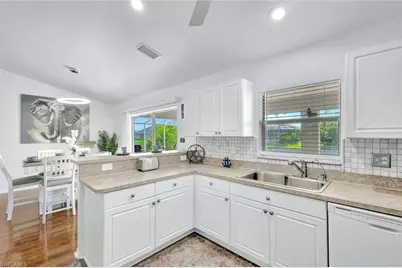 2301 SW 15th Pl, Cape Coral, FL 33991 - Photo 11