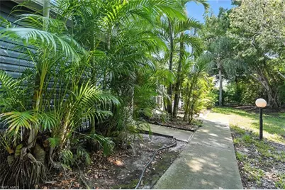 3380 Timberwood Cir, Naples, FL 34105 - Photo 37