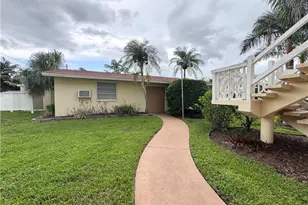 13150 Kings Point Dr, Fort Myers, FL 33919 - Photo 13