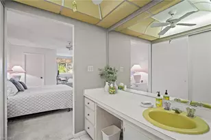 555 Park Shore Dr, Naples, FL 34103 - Photo 33