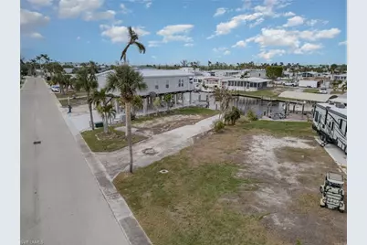 11280 Dogwood Ln, Fort Myers Beach, FL 33931 - Photo 5