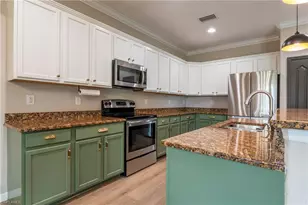 2470 Heydon Cir E, Naples, FL 34120 - Photo 9