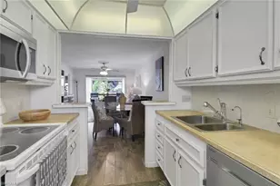 1021 3rd St S, Naples, FL 34102 - Photo 7