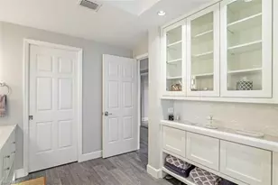 8720 Bay Colony Dr, Naples, FL 34108 - Photo 11