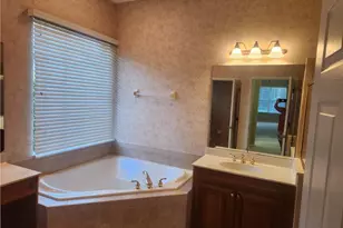 7914 Founders Cir, Naples, FL 34104 - Photo 19