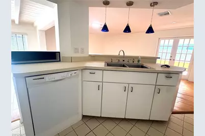 675 Wedge Dr, Naples, FL 34103 - Photo 7