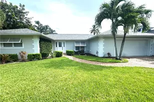 675 Wedge Dr, Naples, FL 34103 - Photo 17