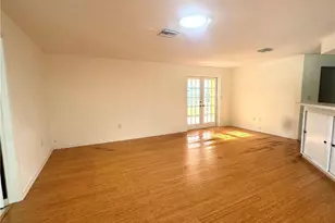 675 Wedge Dr, Naples, FL 34103 - Photo 5