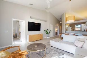 350 Robin Hood Cir, Naples, FL 34104 - Photo 3