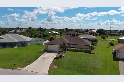 425 NW 20th Pl, Cape Coral, FL 33993 - Photo 3