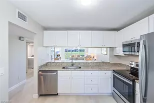3655 Amberly Cir, Naples, FL 34112 - Photo 9