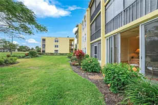 1086 Forest Lakes Dr, Naples, FL 34105 - Photo 19