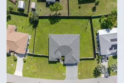 209 SW 10th Pl, Cape Coral, FL 33991 - Photo 5