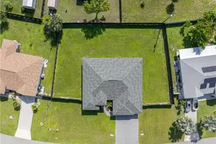 209 SW 10th Pl, Cape Coral, FL 33991 - Photo 5