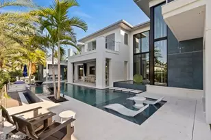 2201 Shad Ct, Naples, FL 34102 - Photo 17