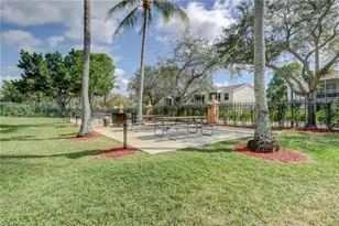 1160 Wildwood Lakes Blvd, Naples, FL 34104 - Photo 27