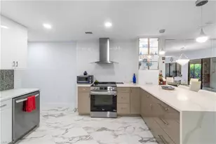 4018 Crayton Rd, Naples, FL 34103 - Photo 3