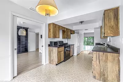 576 Retreat Dr #201, Naples, FL 34110 - Photo 15