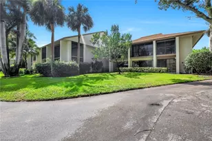 576 Retreat Dr, Naples, FL 34110 - Photo 5