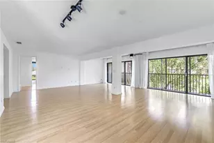 576 Retreat Dr, Naples, FL 34110 - Photo 11