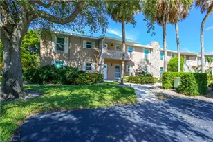 221 Cypress Way E, Naples, FL 34110 - Photo 3