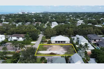 76 4th St N, Naples, FL 34102 - Photo 3