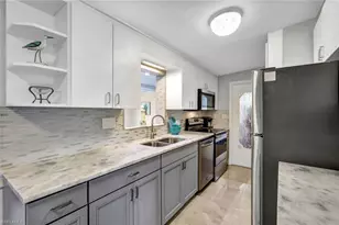 2047 Harbor Ln, Naples, FL 34104 - Photo 5