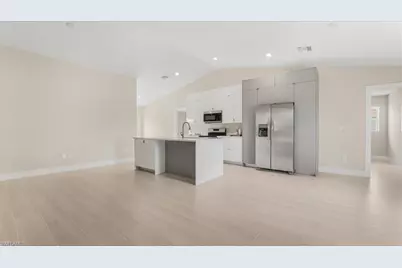 2702 46th St SW, Lehigh Acres, FL 33976 - Photo 5