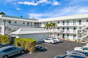 1021 3rd St S, Naples, FL 34102 - Photo 3