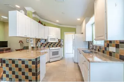 8376 Borboni Ct, Naples, FL 34114 - Photo 7