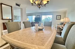 555 Park Shore Dr, Naples, FL 34103 - Photo 13