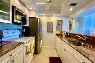 555 Park Shore Dr, Naples, FL 34103 - Photo 5