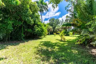 2928 Hawthorne Ct, Naples, FL 34104 - Photo 15