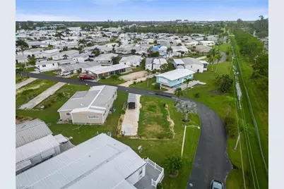 357 Mattie Ave, Fort Myers, FL 33908 - Photo 9