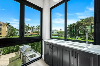 155 Heron Ave, Naples, FL 34108 - Photo 11