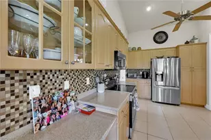 126 SW 39th Pl, Cape Coral, FL 33991 - Photo 17