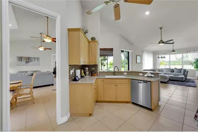 126 SW 39th Pl, Cape Coral, FL 33991 - Photo 15