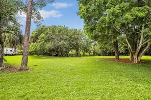 124 Sharwood Dr, Naples, FL 34110 - Photo 45