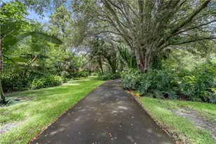 5247 Cherry Wood Dr, Naples, FL 34119 - Photo 5