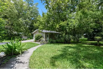 5247 Cherry Wood Dr, Naples, FL 34119 - Photo 11