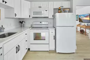 271 8th Ave S, Naples, FL 34102 - Photo 9