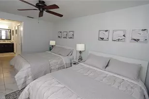 10805 Queen Anne Ln, Naples, FL 34109 - Photo 13