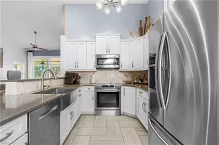 2540 Aspen Creek Ln S, Naples, FL 34119 - Photo 15