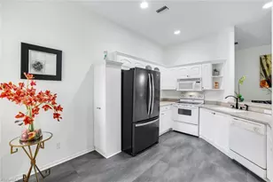 178 Vintage Cir, Naples, FL 34119 - Photo 9