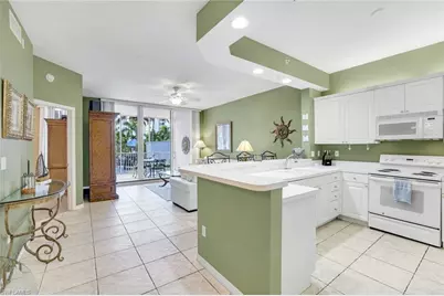 460 Launch Cir #202, Naples, FL 34108 - Photo 7